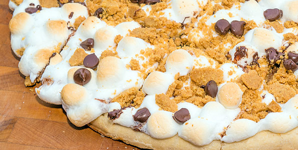 S’mores Pizza Recipe Image